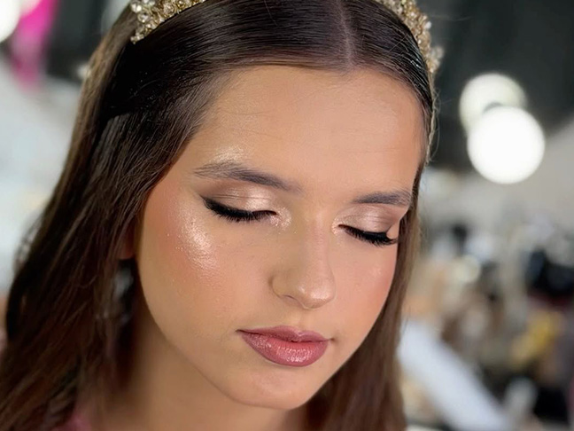 Maquillaje y peinado de quinceañera